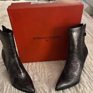Donald J Pliner- Vegas Gunmetal Size 10